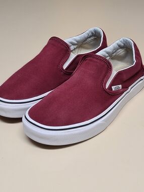 Vans Classic slip on skateboard sneakers size 9